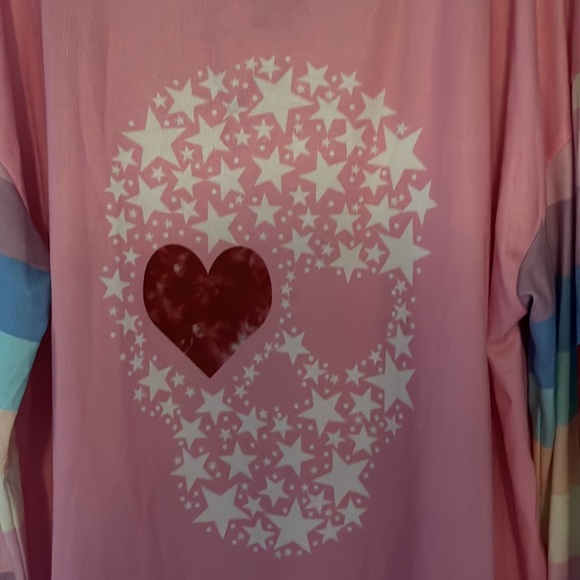 NWT Luukse Round Neck Top w/Skull Star Design and Rainbow Heart Sleeves, Sz 4x - Picture 2 of 7